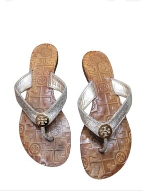 Tory Burch Thora Sparkle Metallic Silver Flat Thong Sandal Size 6